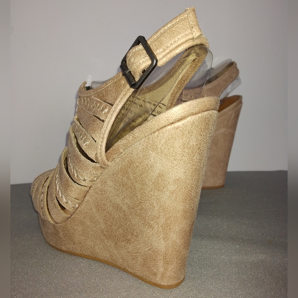 3/$20 Heel - Picture 5 of 6